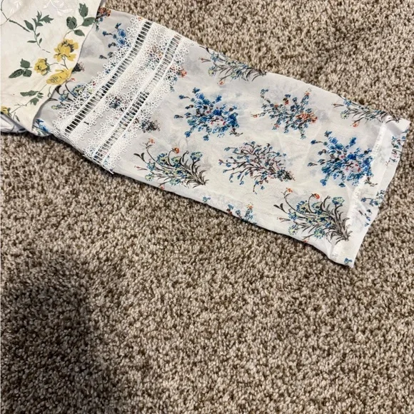 Sale🎉POL Layered Floral Tunic with Yellow & Blue Flowers and Lace Accent Sleeves - Picture 3 of 6